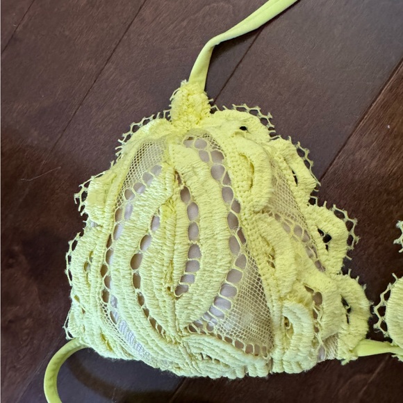 PILYQ bikini top size medium - Picture 2 of 3